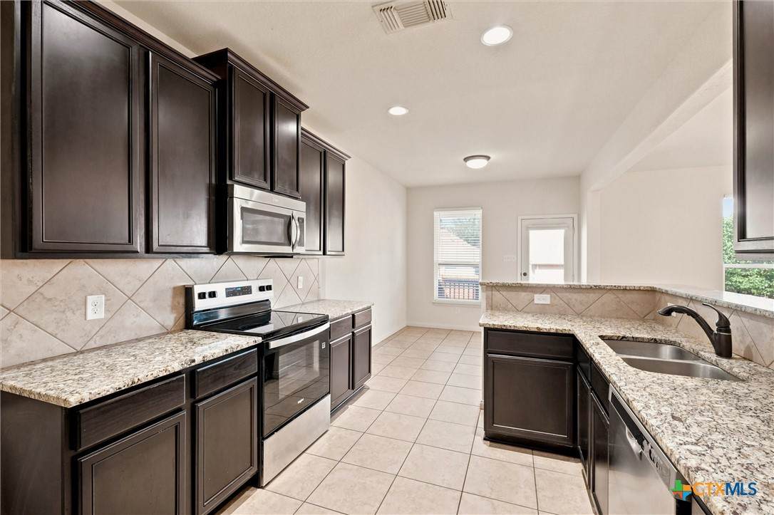 261 Primrose Way - Photo 1