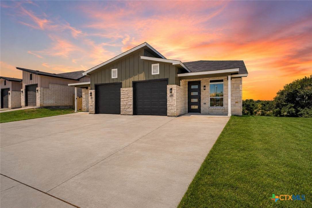 1213 Lone Pine Way - Photo 1
