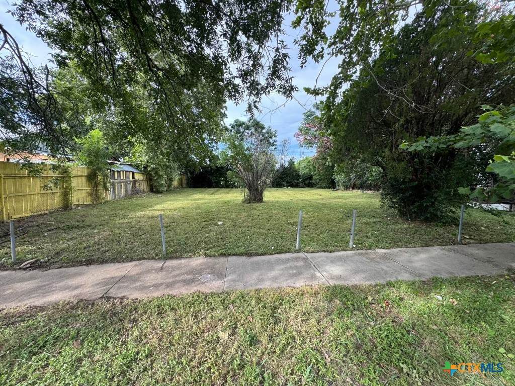 604 Attas Avenue - Photo 1