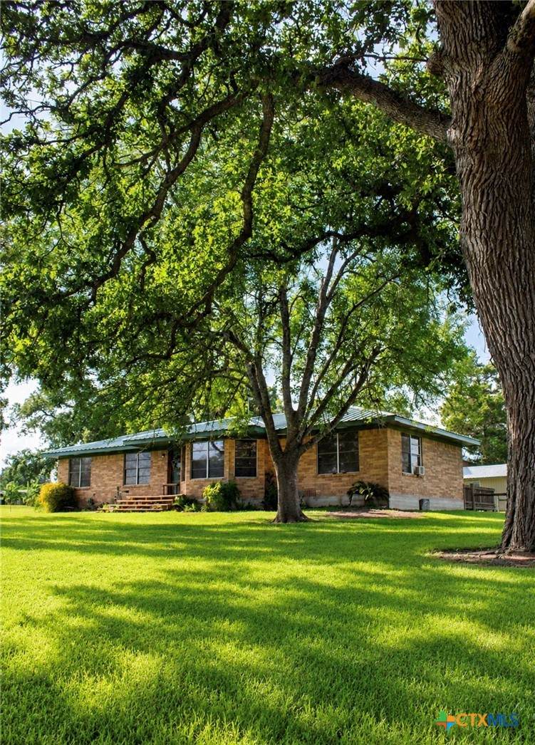 134 Private Road 1006 - Photo 1