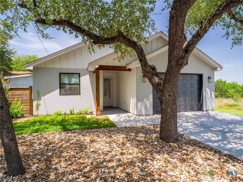 638 Oak Lane - Photo 1