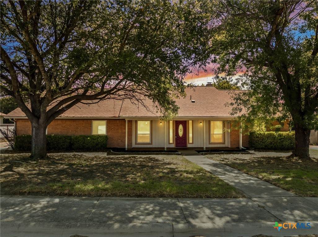 1505 Hawk Trail - Photo 1