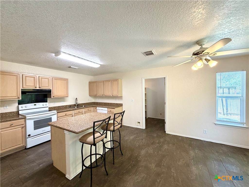 https://bt-photos.global.ssl.fastly.net/centraltx/orig_boomver_1_622285-2.jpg