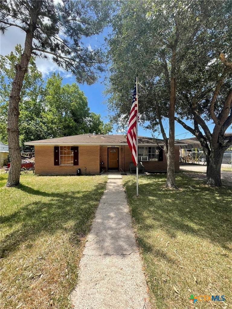 399 Pecan Street - Photo 1