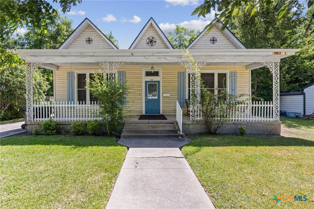 1011 15th Street - Photo 1