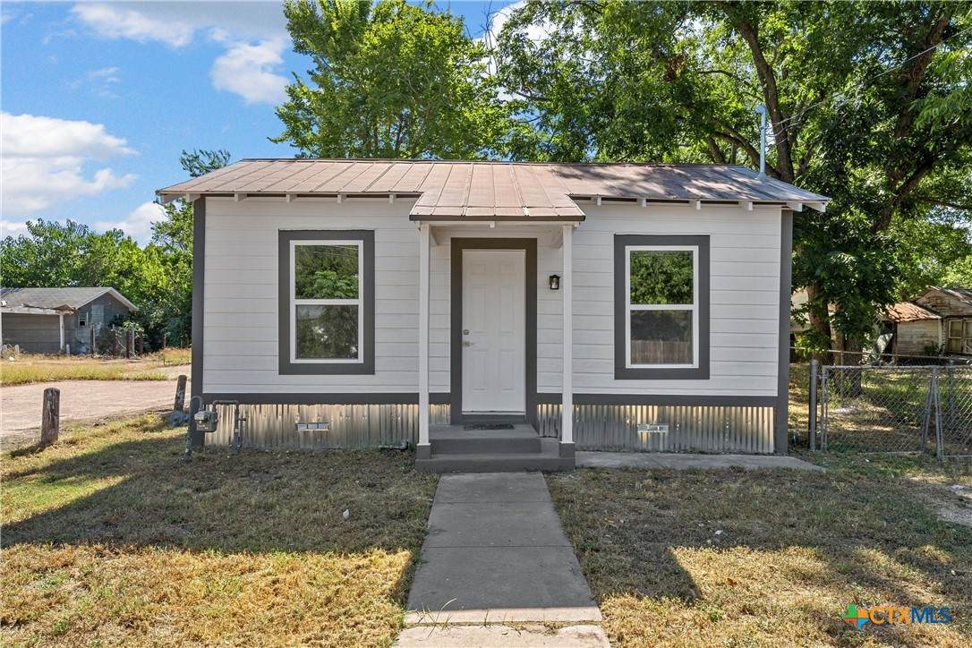 1803 Fannin Avenue - Photo 1