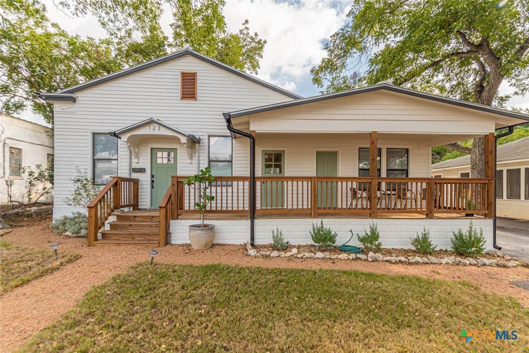 123 Academy Avenue - Photo 1