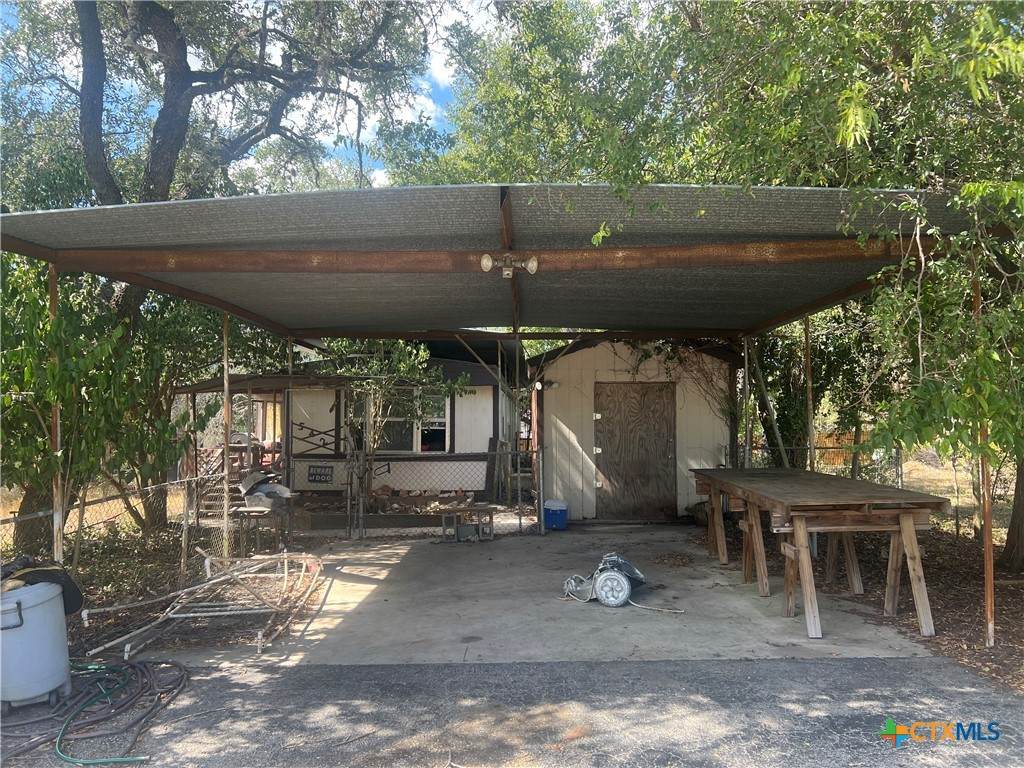 542/558 Flintstone Drive - Photo 1