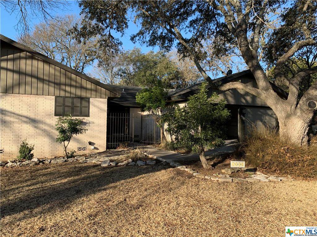 588 Lakeview Circle - Photo 1