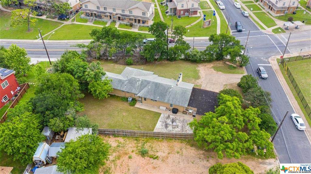 2500 Rosewood Avenue - Photo 1