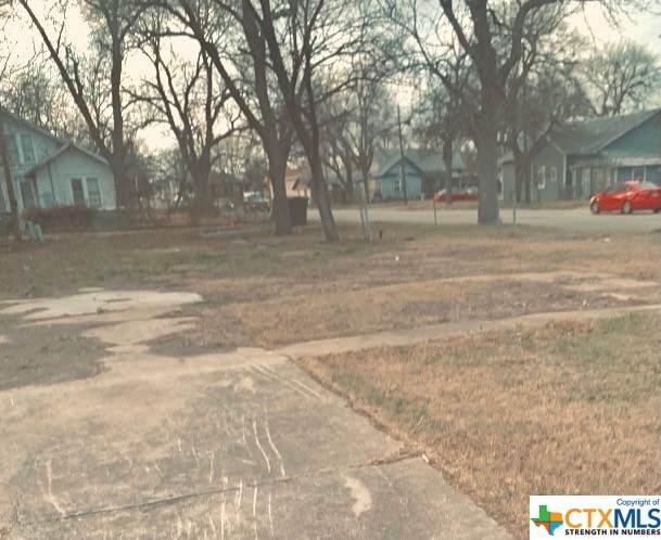 806 6th Street - Photo 1