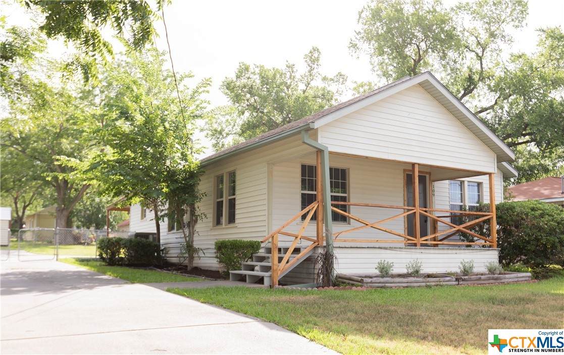 109 Avenue G - Photo 1
