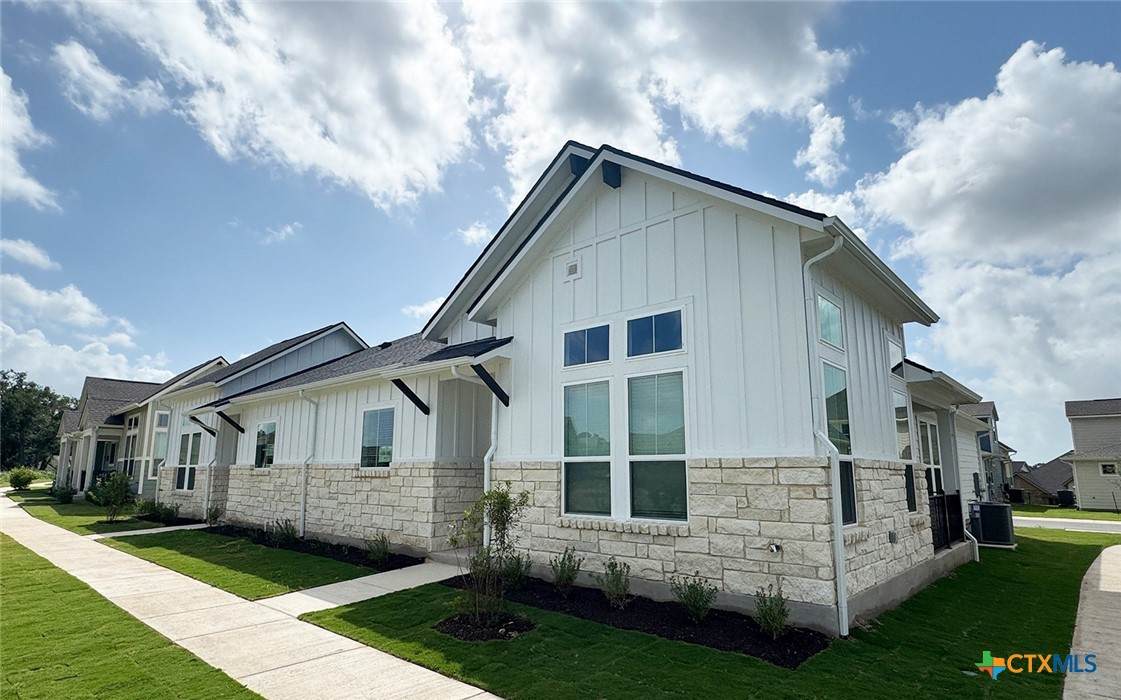 136 Stewart Drive - Photo 1