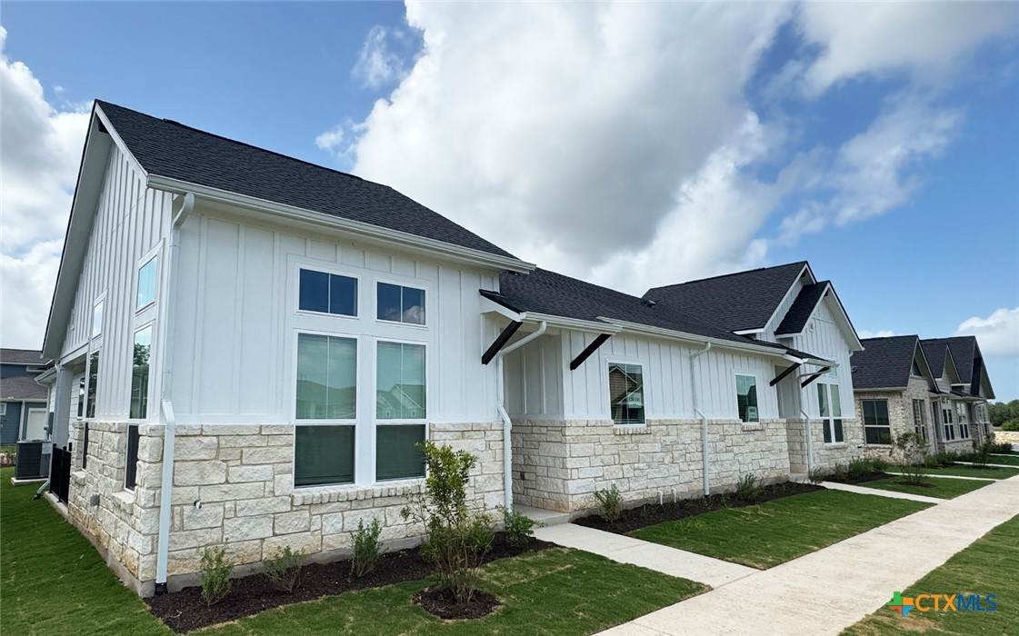 136 Stewart Drive - Photo 1