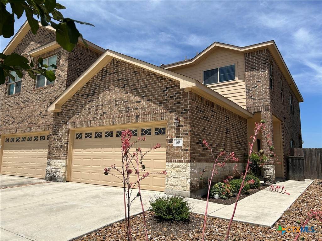 311 Creekside Curve - Photo 1