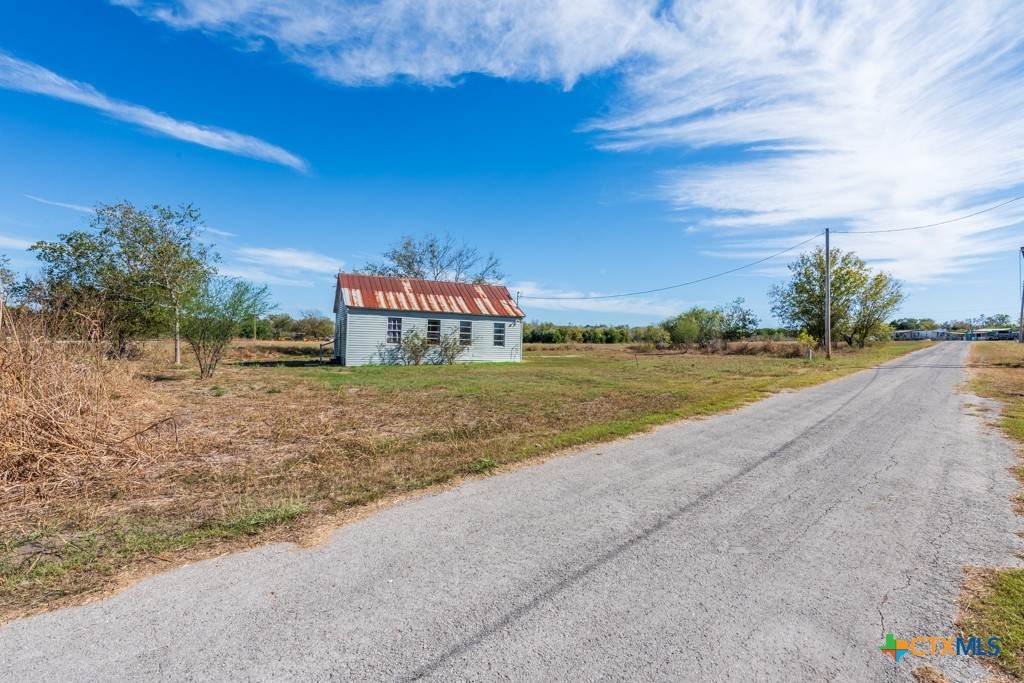 000 Carter Avenue - Photo 1