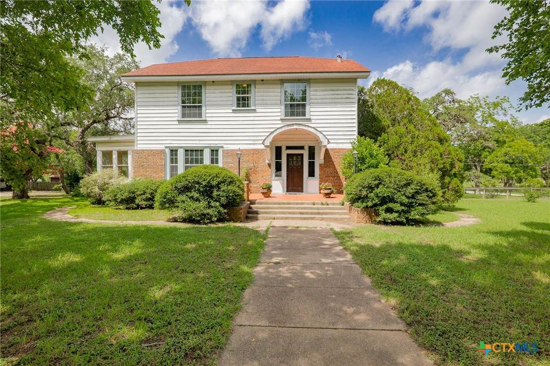 1002 Gonzales Street - Photo 1