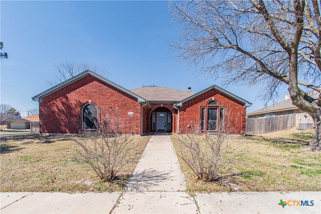 5009 James Loop - Photo 1