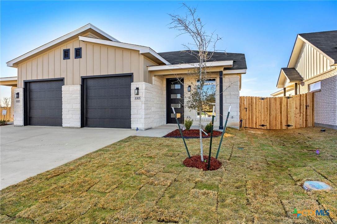 1315 Lone Pine Way - Photo 1