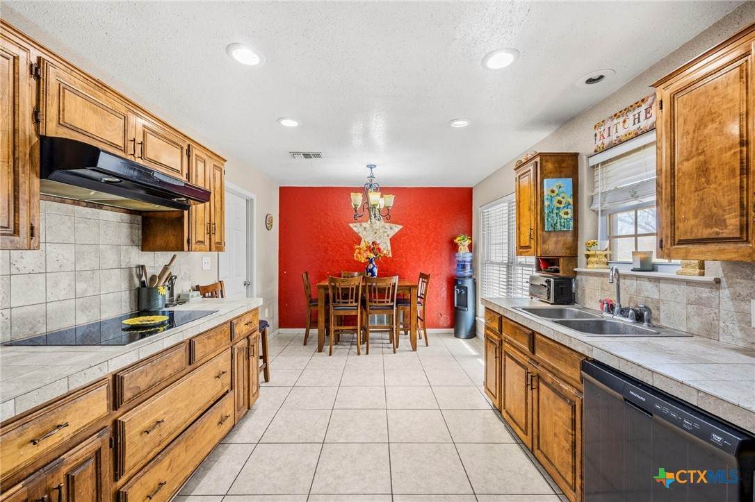 320 Highland Drive - Photo 1