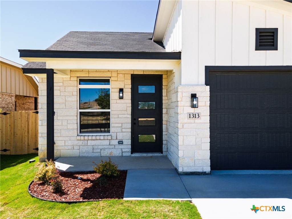 1313 Lone Pine Way - Photo 1