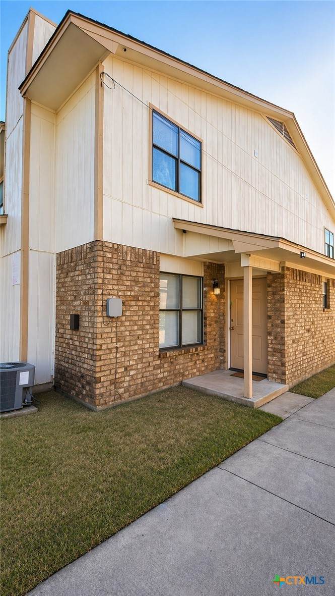 1813 Cedarhill Drive - Photo 1