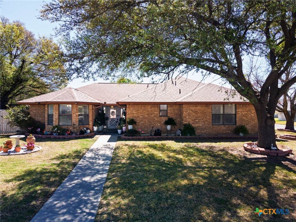 1402 Hawk Trail - Photo 1