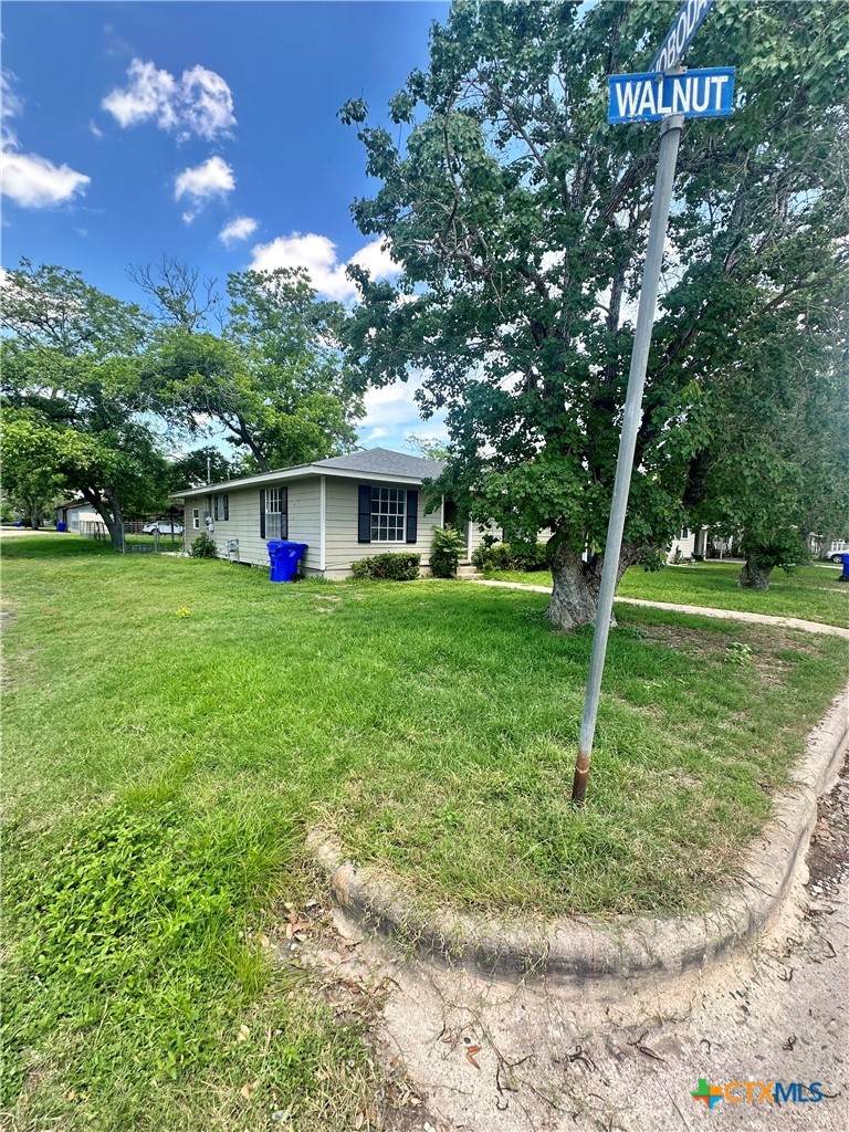 401 Walnut - Photo 1