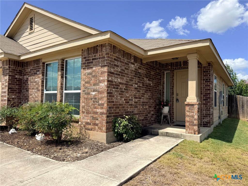 1024 Clarkston Drive - Photo 1