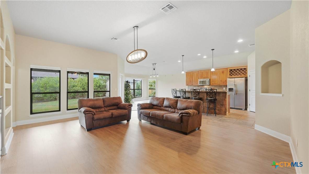 https://bt-photos.global.ssl.fastly.net/centraltx/orig_boomver_2_618543-2.jpg