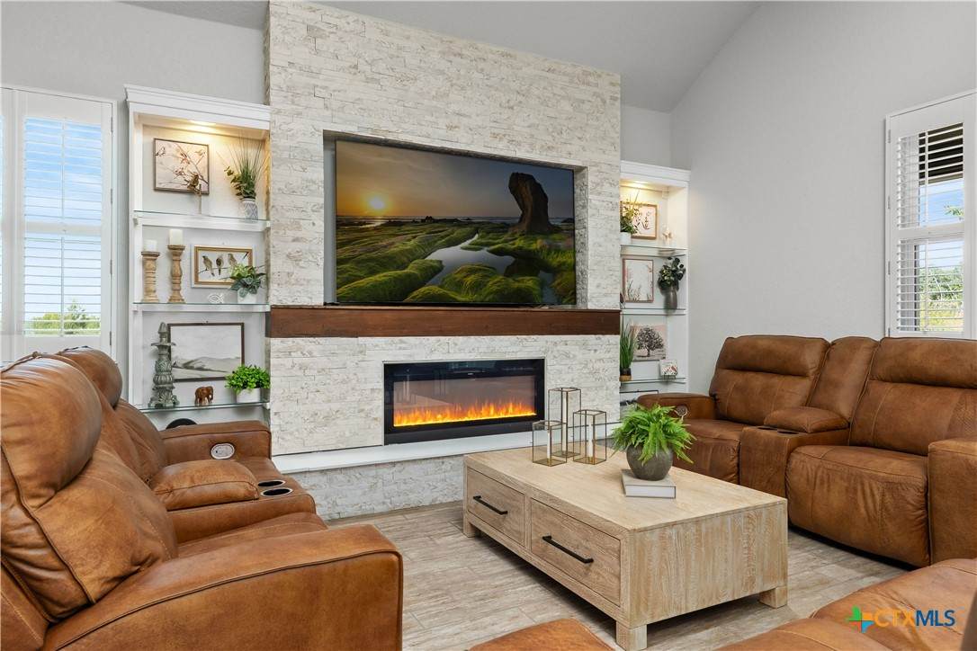 604 Academy Oaks Drive - Photo 1