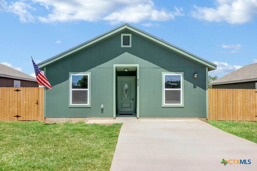 806 6th Street - Photo 1