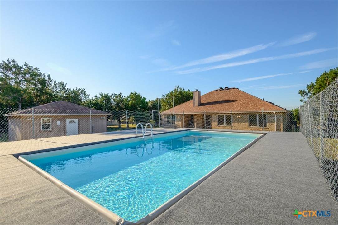 613 Circle Drive - Photo 1