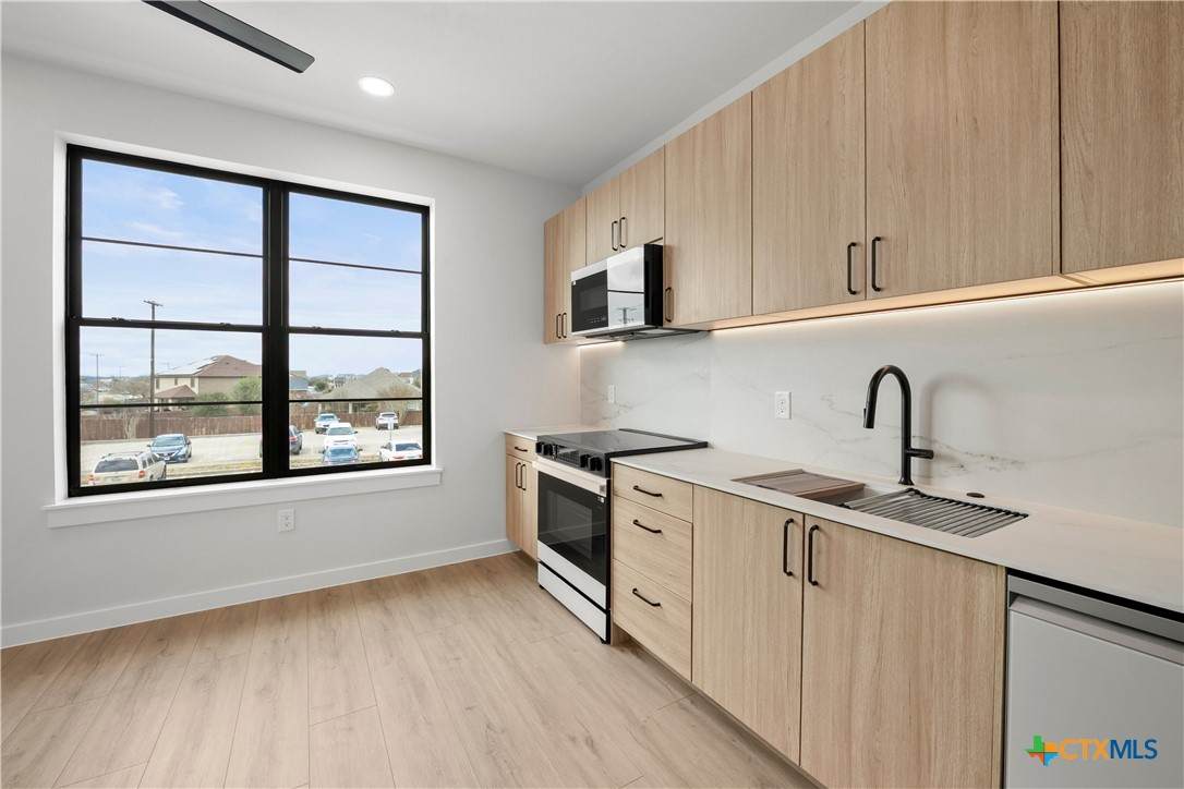 634 Central Parkway - Photo 1