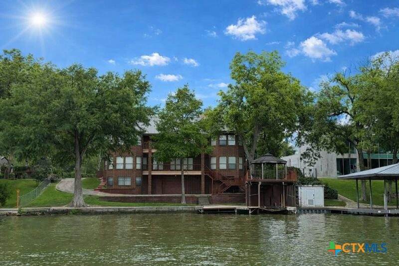 640 Woodlake Drive - Photo 1