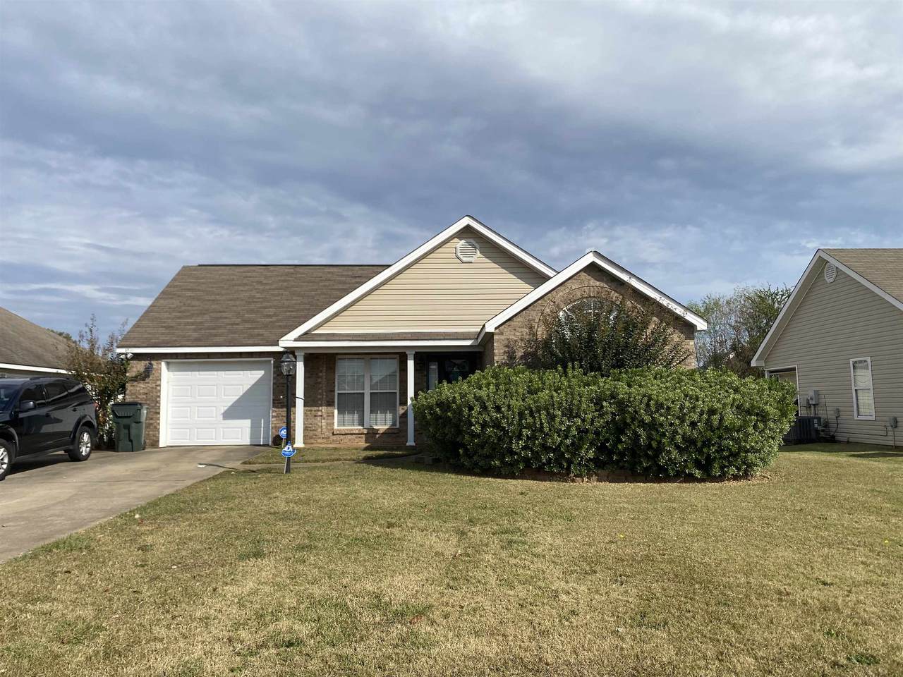 220 Wembley Drive - Photo 1