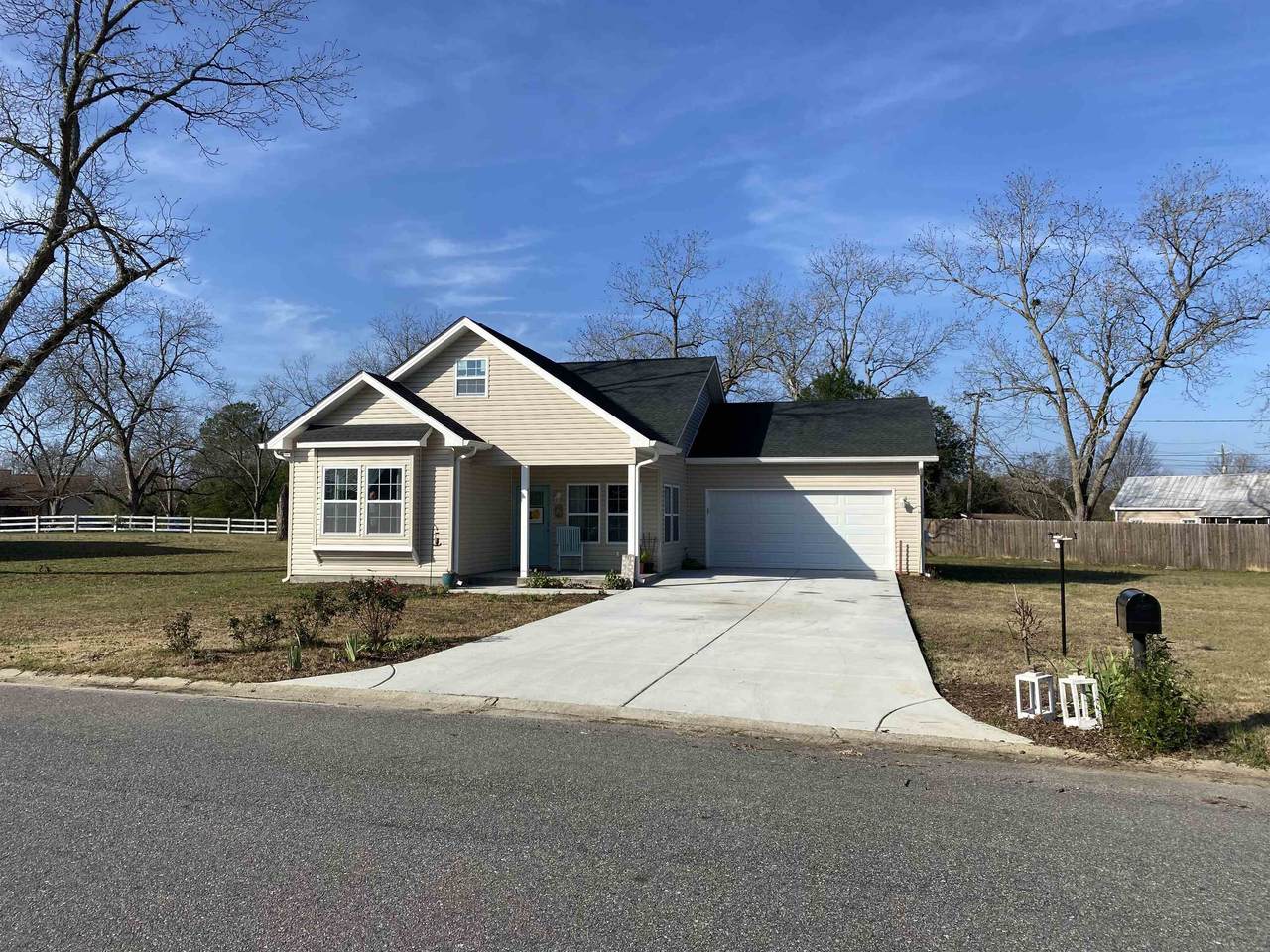 138 Village Circle - Photo 1