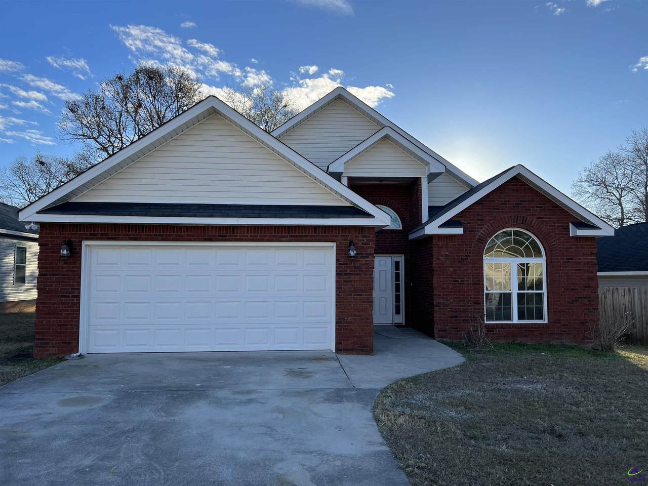 304 Laurel Woods Drive - Photo 1