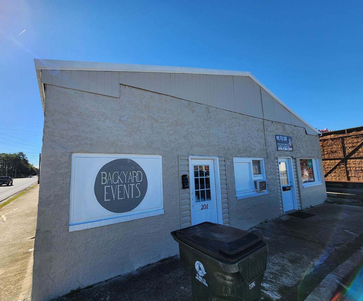 201 Commercial Circle - Photo 1