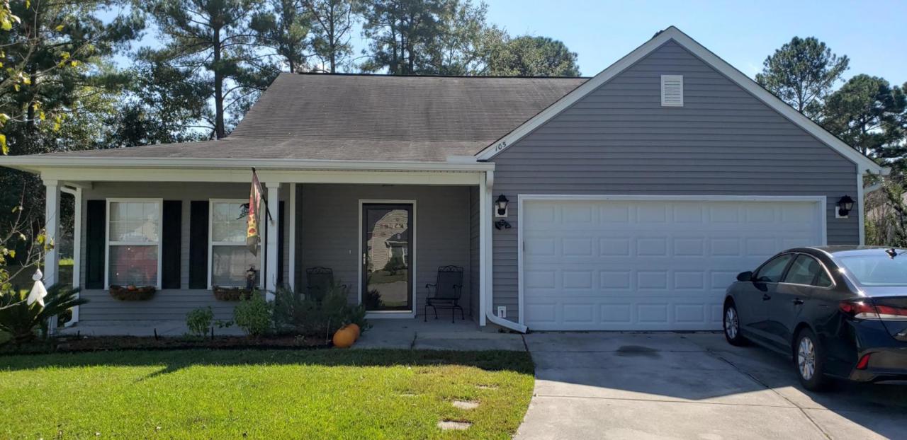 105 Queens Way - Photo 1