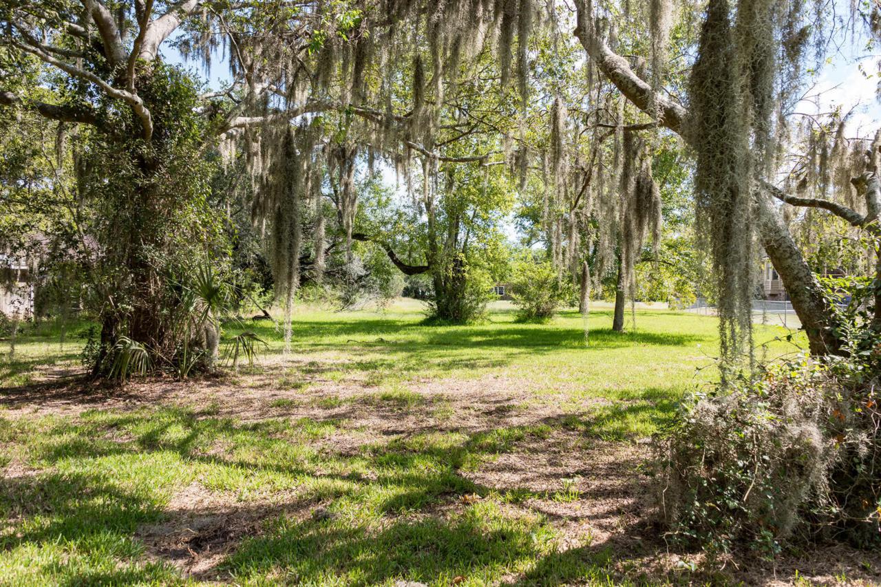 366 Parkdale Drive - Photo 1