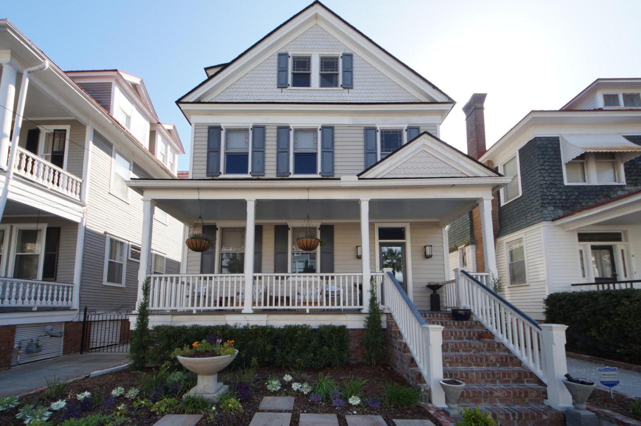 18 Colonial Street - Photo 1