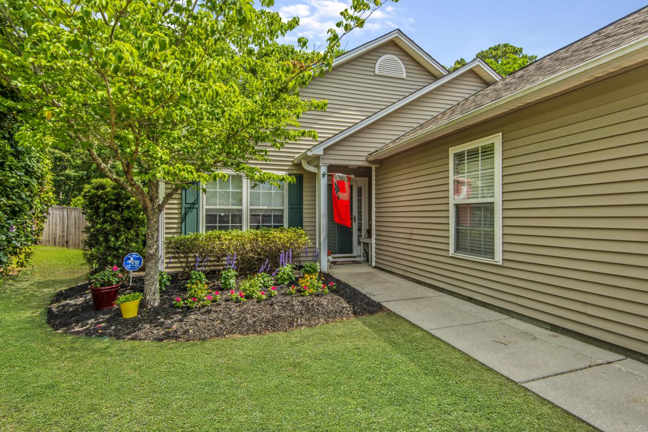 1552 Wellesley Circle - Photo 1