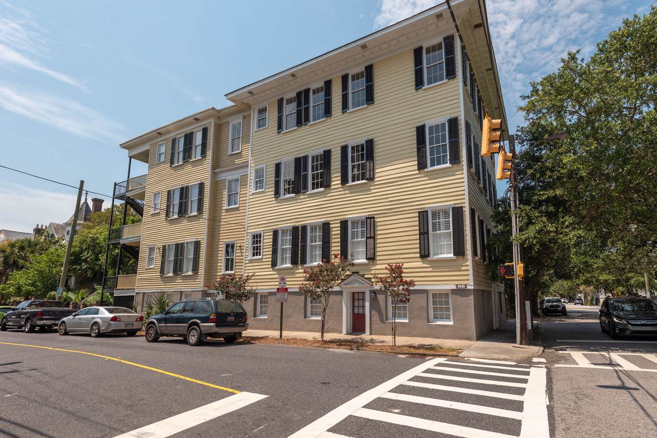 151 Wentworth - Photo 1