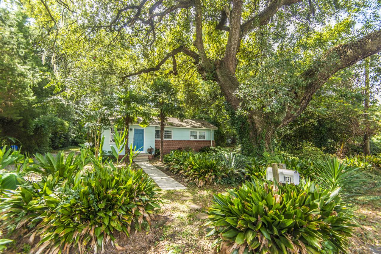 1637 Pierpont Avenue - Photo 1