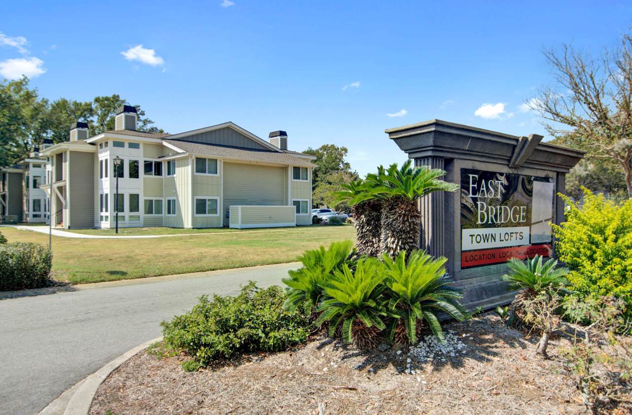 275 Alexandra Drive - Photo 1