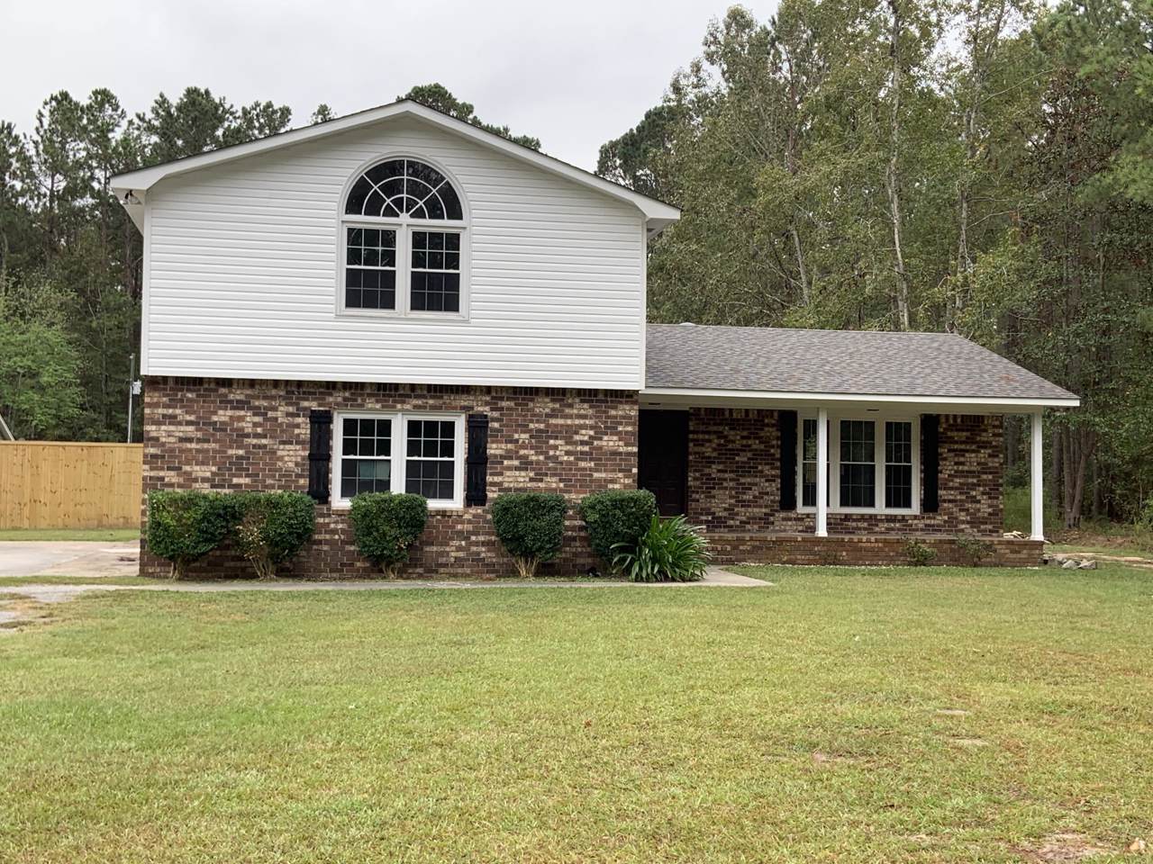 1043 Leslie Street - Photo 1