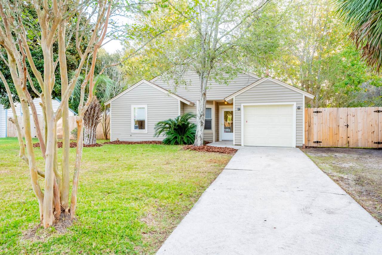 1068 Oakcrest Drive - Photo 1
