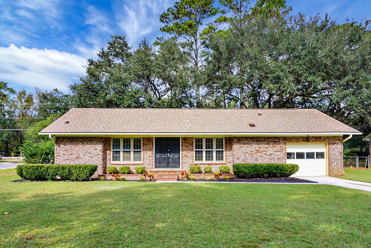 100 Maple Drive - Photo 1