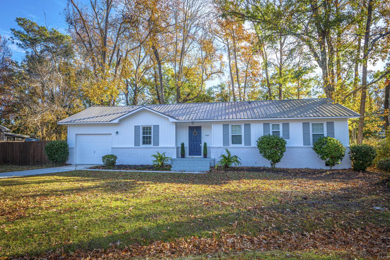 640 Semaht Street - Photo 1